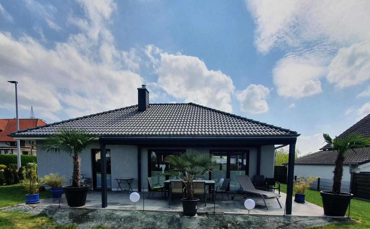 Grosszuegige Unterkunft Mit Terrasse Oberbrechen エクステリア 写真